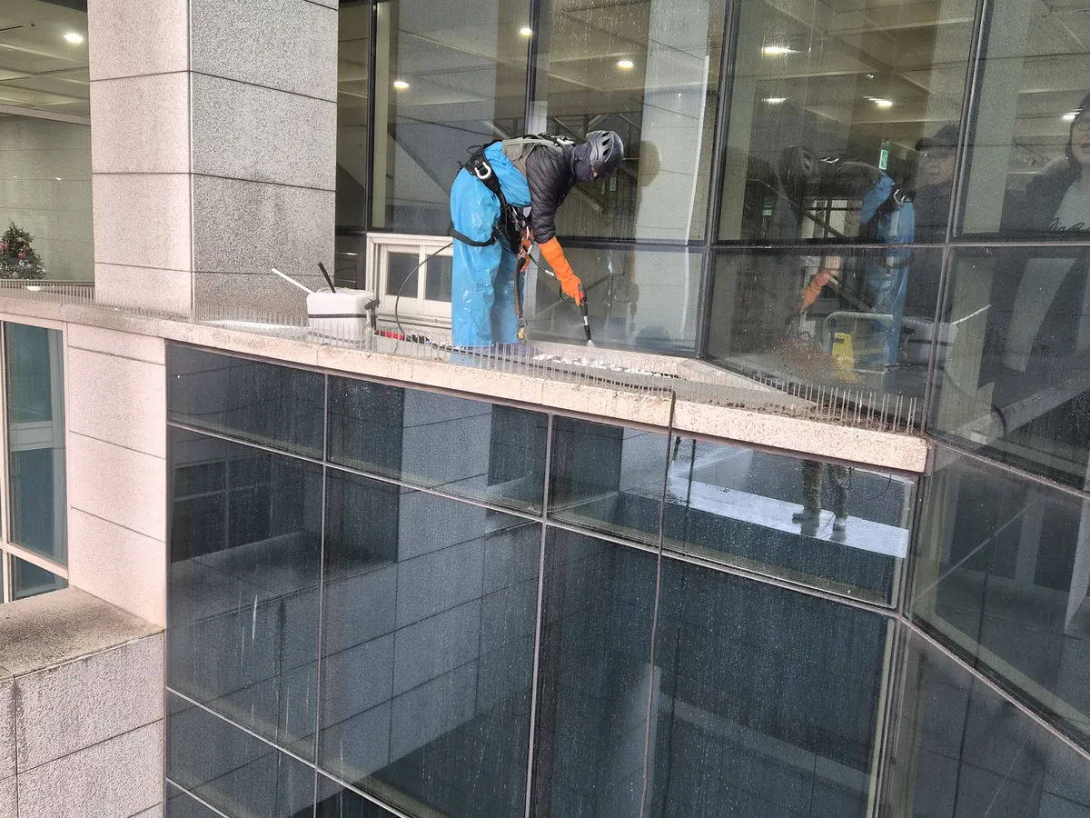 홍성군 갈산면 건물 복도·대기 동선 야간 위생청소 사례 - 행진크린