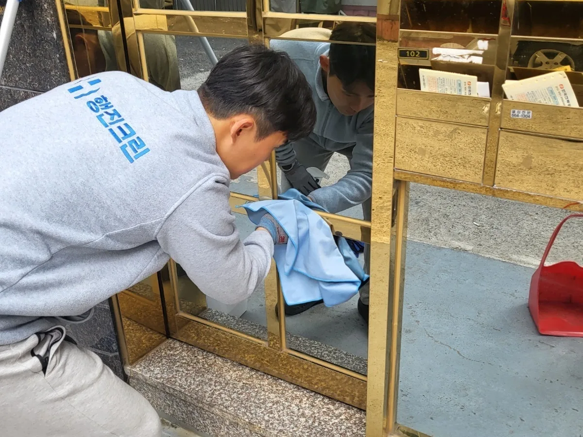 천안시 동남구 다가동 빌라 공동현관·우편함 청소 사례 - 행진크린