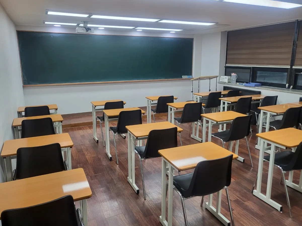 청양군 목면 스터디룸 미팅룸 장비 주변 정밀 위생청소 사례 - 행진크린