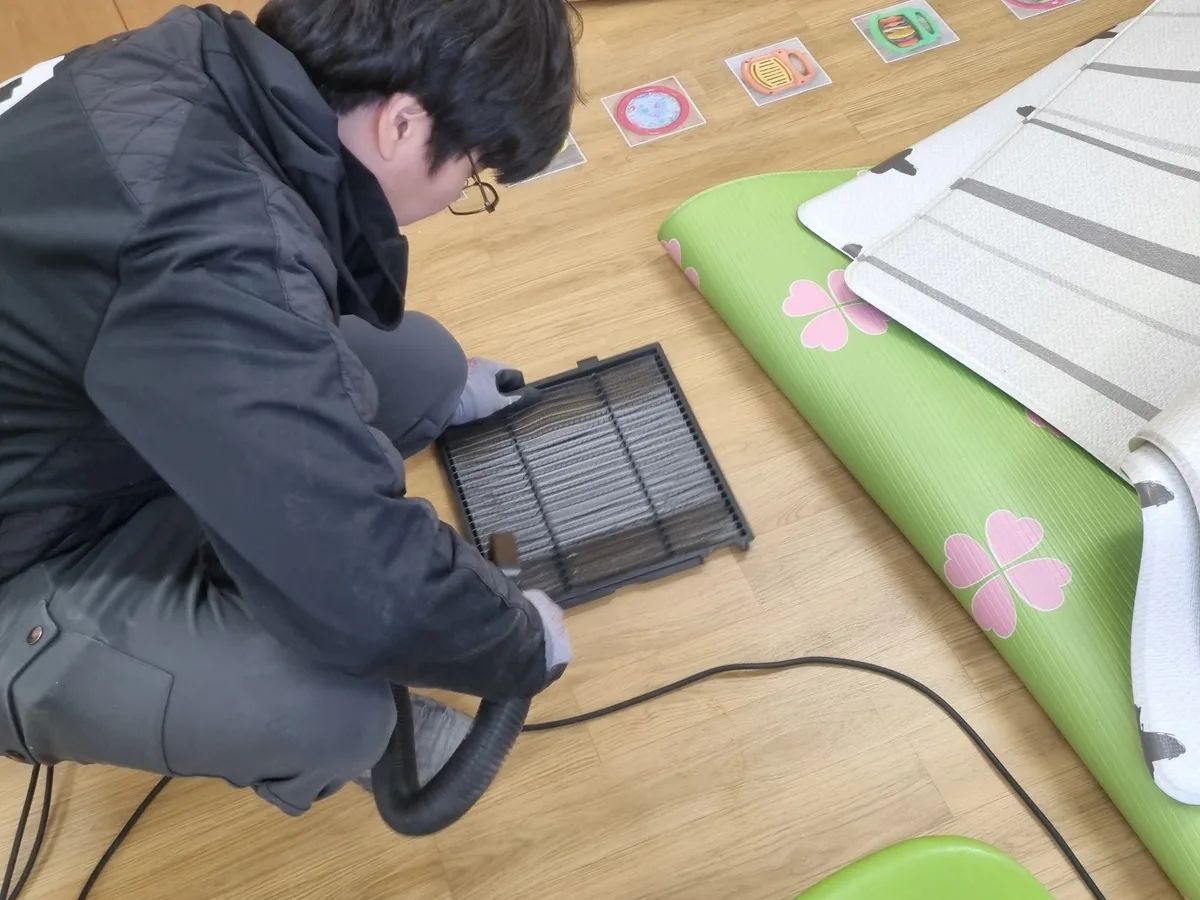 천안시 동남구 문화동 놀이방 낮잠실 장비 주변 정밀 위생청소 사례 - 행진크린