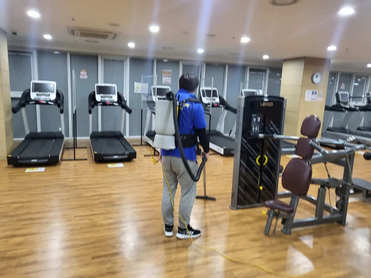 보령시 동대동 헬스장 샤워실 장비 주변 정밀 위생청소 사례 - 행진크린