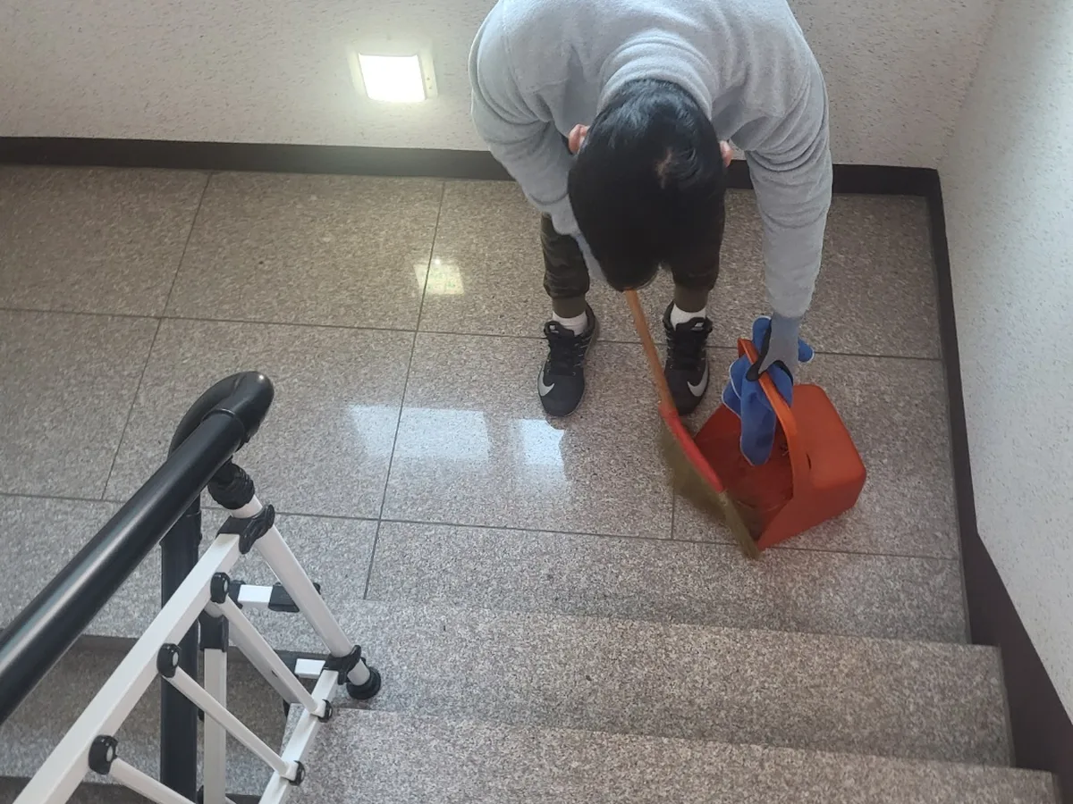청양군 목면 건물 공동현관 장비 주변 정밀 위생청소 사례 - 행진크린